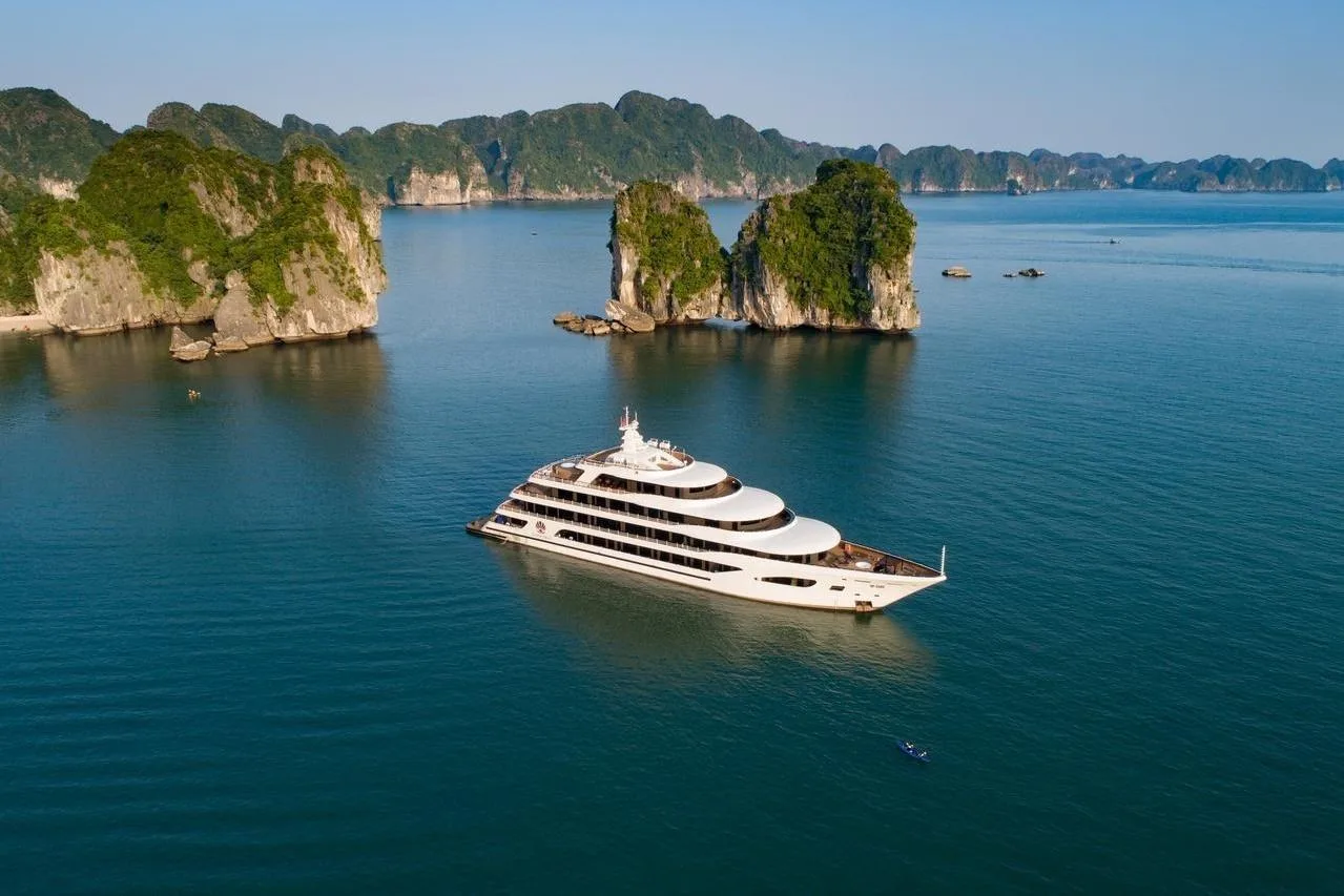 Vietnam Grand Explorer: Hanoi, Halong Bay, Danang & Ho Chi Minh